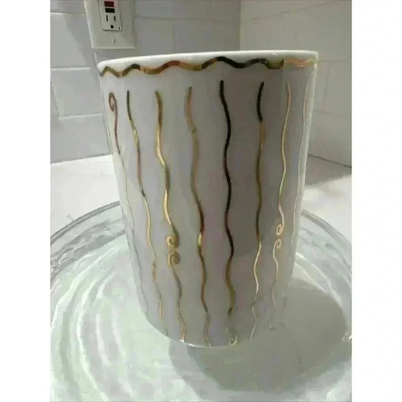 Pottery Barn White with Gold Wavy Lines Nile Mug Made in Japan - Picture 6 of 8